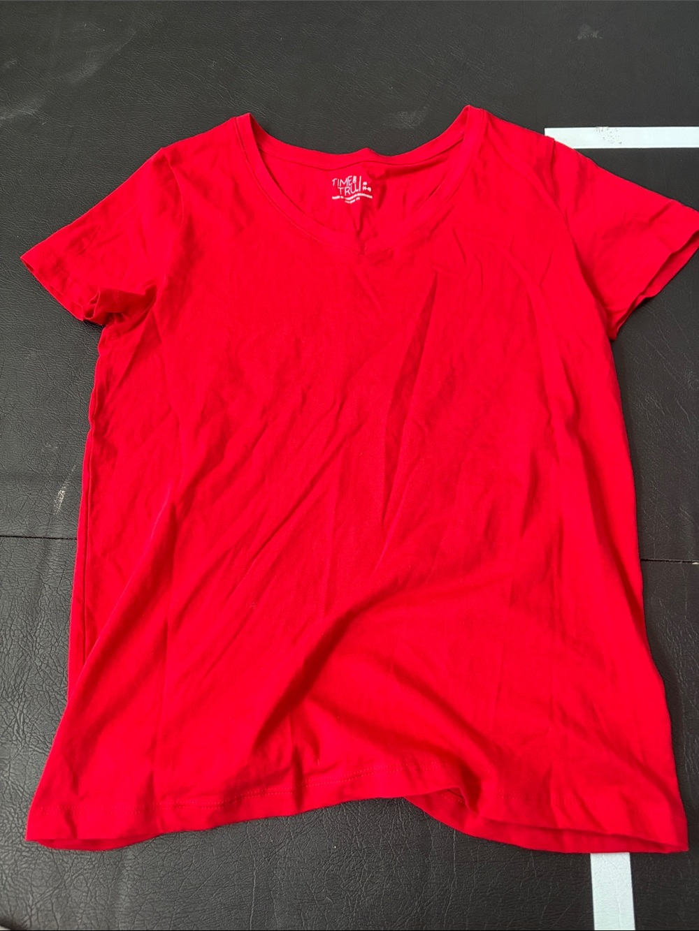 Time and Tru Bright Red V-Neck Short Sleeve Tee
